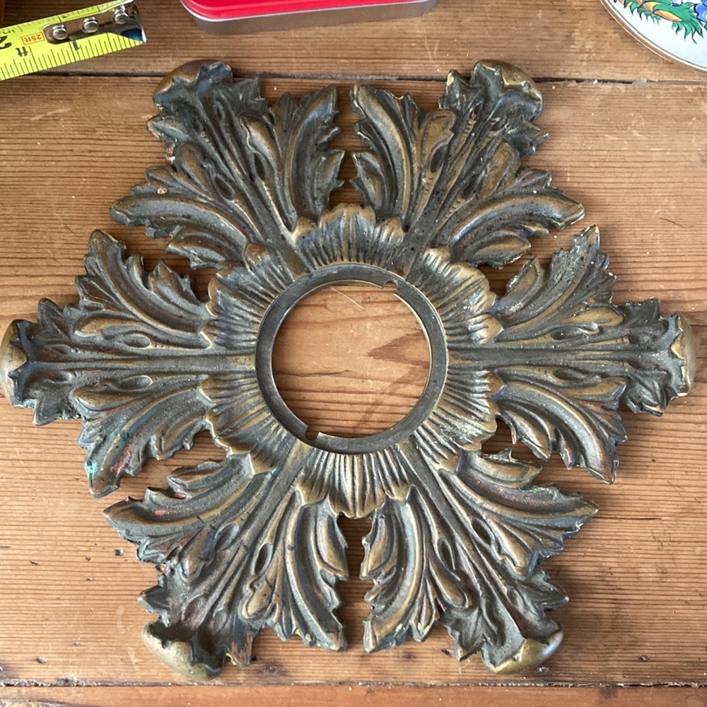 Large brass ornament - Picture 1 of 3